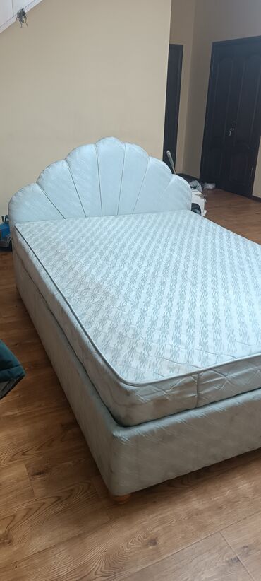 мебель для спальни буу: Прямой диван, цвет - Голубой, Б/у