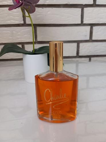 američki brojevi obuće: Revlon Charlie Gold edp, 100ml
Skoro puna bočica 
Kod Y22413
Original — 1