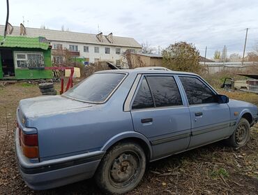 вариянт авто: Mazda 626: 1990 г., 2 л, Механика, Бензин, Седан