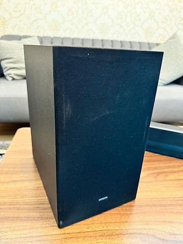 Audio: Samsung soundbar + subwoofer audio sistemi Xüsusiyyətlər: - 2.1 kanal — 3