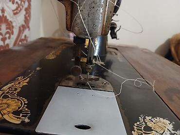 antik samdan: Məhsul: Singer ayaqla idarə olunan tikiş maşını və dəmir alt — 4