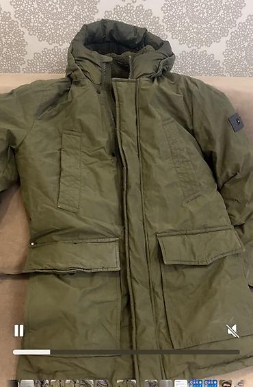 qiş: Tommy Hilfiger kişi parkası – zeytun/xaKi rəngdə, kapüşonlu, uzun — 3