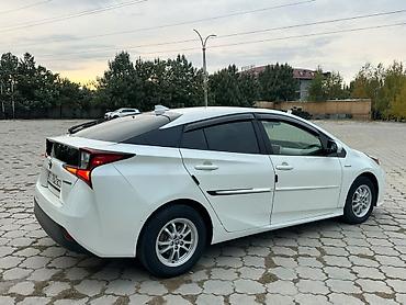 тоето приус: Toyota Prius: 2019 г., 1.8 л, Вариатор, Гибрид, Хэтчбэк — 3