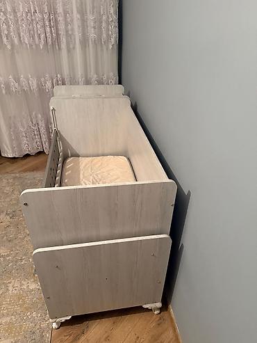 baklar və cənlər: Oğlan və qız üçün, İşlənmiş, Dördbucaq, Beşik, Dəstsiz, Matras ilə, Yellənmə mexanizmsiz — 1