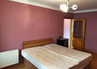 Uzunmüddətli kirayə mənzillər: Komidin: Kiçik ölçülü, bir neçə çekmecəli. - Radiator: Divara — 3