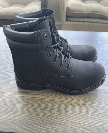 ботинки женские кожаные: Ботинки и ботильоны Timberland, 39.5, цвет - Черный