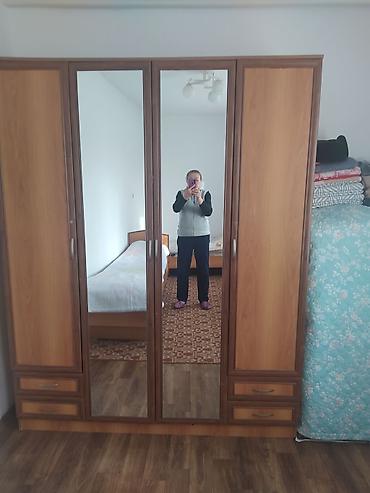 Спальные гарнитуры: Спальный гарнитур в классическом стиле, цвет светлый/медовый дуб — 4