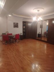 Uzunmüddətli kirayə mənzillər: Şəhərin mərkəzində 3otaqlı mənzil icarəyə verilir.İşığı suyu — 5