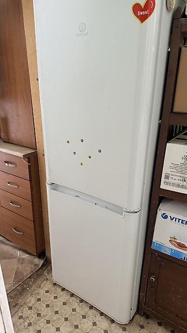 Холодильник Indesit, двухкамерный, белый. 5000сом Забрать с