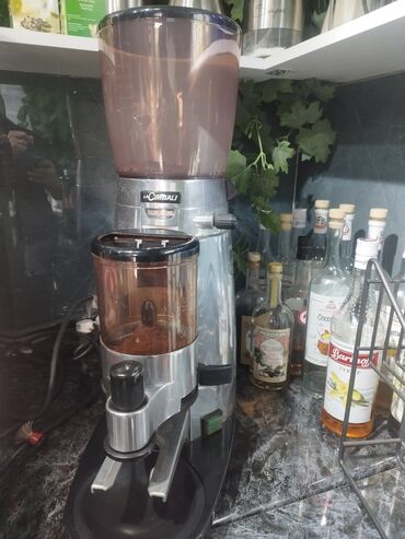 Kofe aparatları: Coffee grinder/ Кофе молка / Qəhvə üyüdən. La Cimbali Qəhvə