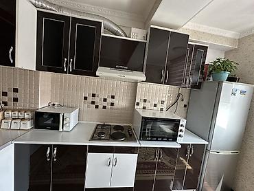 кухонный уго: Продаю кухонный гарнитур,размер 4,5м цвет коричневый,газ плита и — 3