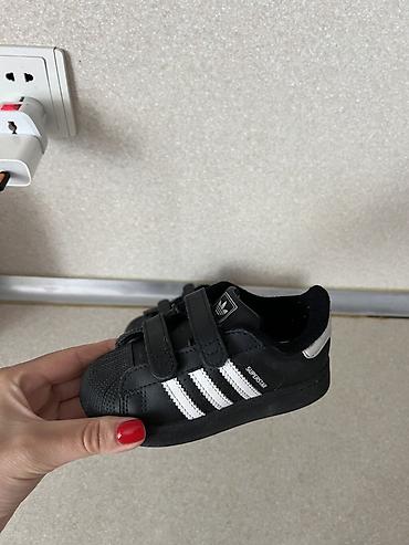 Uşaq dünyası: Rəng - Qara Krossovkalar, Adidas, Ölçü: 25, Uniseks — 2
