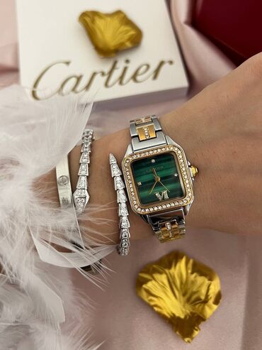женские пальто: Изящные женские наручные часы от Cartier в большом ассортименте