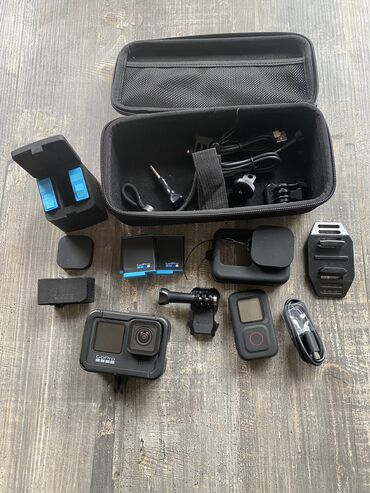 черная видеокамера: Экшн камера (набор) GoPro HERO9 Black Bundle. Практически не