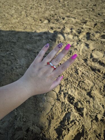 Üzüklər: Muncuqlu üzükler bürclerle cütü 1 manat,sadesi 0,50 qepik.her rengi — 13