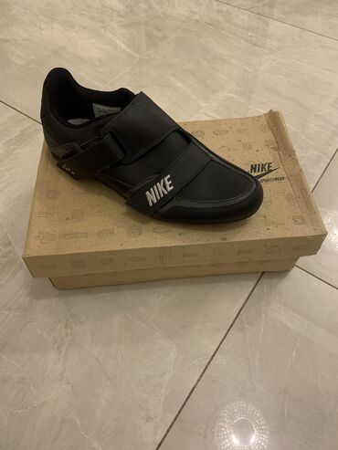 Krasofkalar və idman ayaqqabıları: Nike system ultra kishi ayaqqabisi originaldir ebay’de 80$ dir