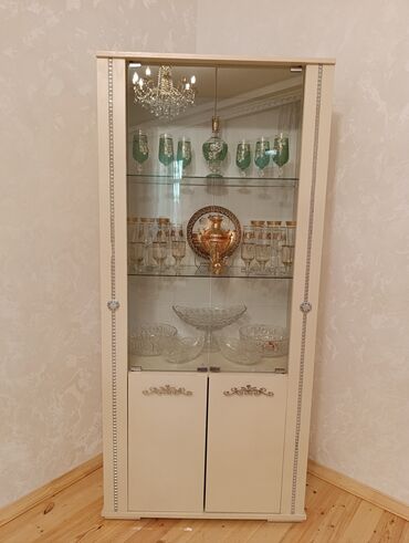 şüşə qapı: Açılan, 2 qapılı Düz dolab, Bufet