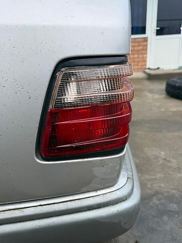 Другие детали системы освещения: Задние платы фонарей W Mercedes Benz 124 Кузов (левая и правая) для — 4