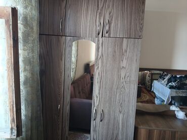 Çarpayılar: Dolab-asılqan