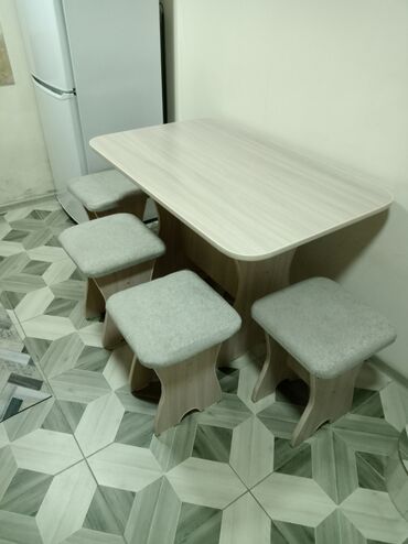 кухонный стул: Комплект стол и стулья Б/у