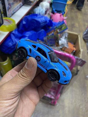 mini gt: Игрушечная спортивная машинка в ярко-синем цвете. Выполнена в стиле — 1