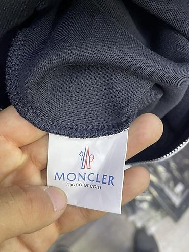 одежда сажда: Двойка Толстовка Moncler на молнии с капюшоном. Модель выполнена в — 2