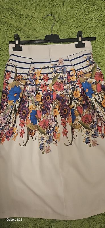 suknja a kroja: PRONTO suknja, veličina 36. - Model: midi A-kroja sa dubokim faltnama — 3