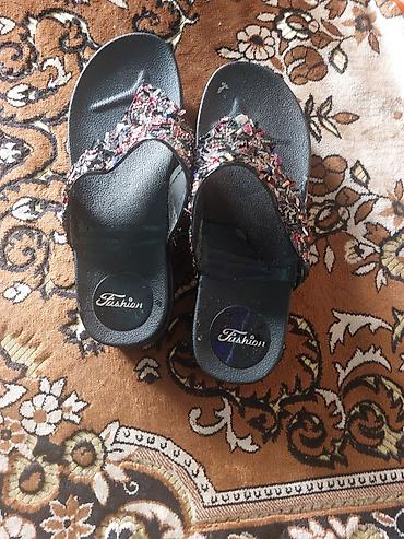 Qadınlar üçün bəzəkli şıp-şap (Fashion) - Rəng: qara - Üst hissə