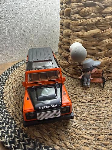 Oyuncaqlar: Land Rover Defender 110 metal oyuncaq maşını satılır. ✔️ Metal — 3