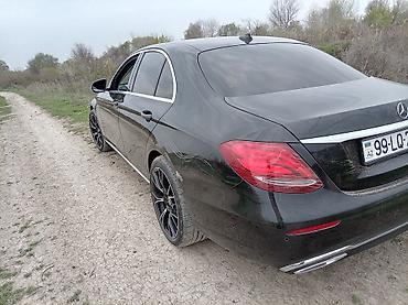Mercedes-Benz: Mercedes-Benz E-Class: 2 l | 2017 il Sedan — 3