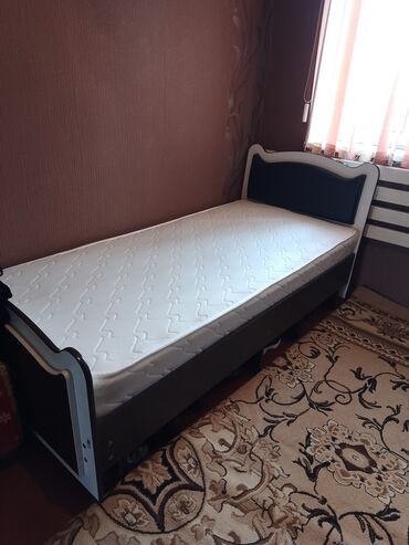 офисная мягкая мебель: Продаю кровать с матрасом