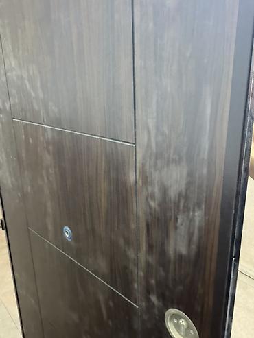 Təhlükəsizlik qapısı – komplekt - Material: polad gövdə, taxta