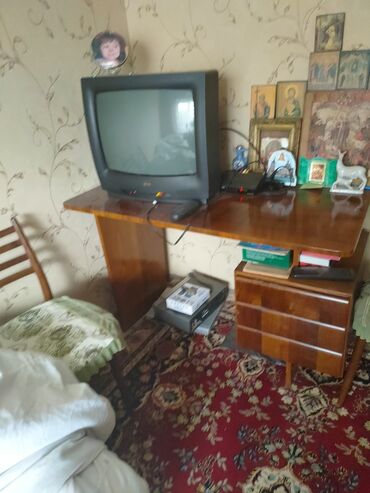 Письменные столы: Письменный стол, Б/у, Другой материал