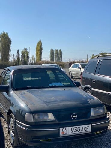 капейка машина: Opel Vectra: 1993 г., 2 л, Механика, Бензин, Седан