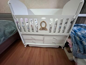 Oğlan və qız üçün, İşlənmiş, Dördbucaq, Beşik, Matras ilə, Yellənmə mexanizm ilə