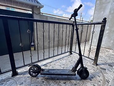 drift car elektrikli scooter: Elektrik skuter – qara rəngli, yığcam və yüngül konstruksiya — 1