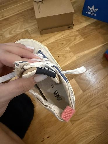 nike air force 1: Zara 
В идеальном состоянии 
Размер 21
Цена 10 — 4