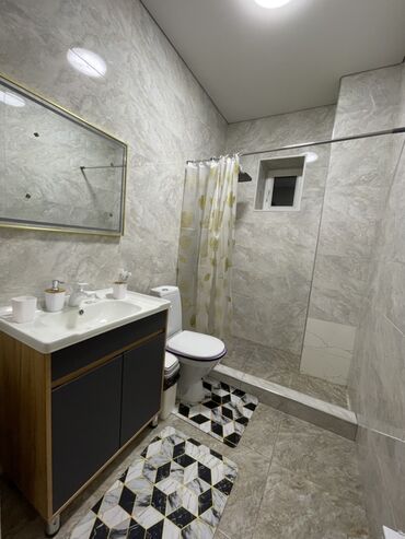 Посуточная аренда домов: Современный двухэтажный дом с панорамным остеклением и ограждением из — 8