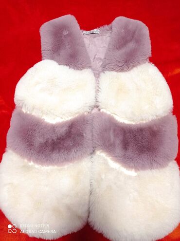 детская зимняя куртка: Детская меховая жилетка на 5-7 лет б/у. Состояние отличное Куртка