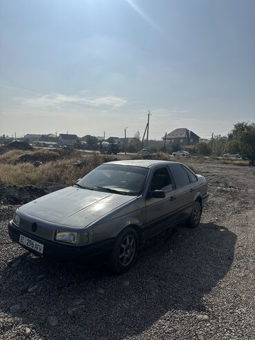 машина в ош: Volkswagen Passat: 1989 г., 1.8 л, Механика, Бензин, Седан
