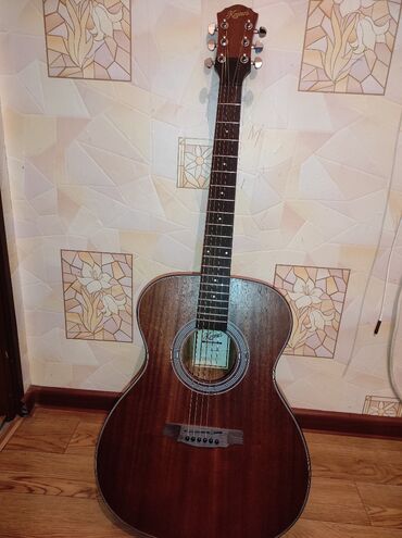 гитара продажа: Срочно продаю Акустическую гитару.привезена из Турциииспользовалась