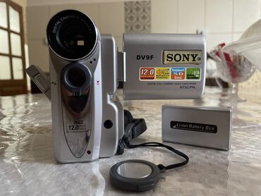 videokamera sony dcr hc46: Видеокамера-фотоаппарат, пальчиковые батареи для работы
