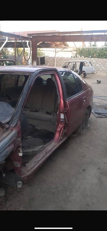 bye e2: Nissan Almera (седан), красный цвет, кузов P11. Описание: - — 5