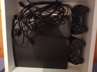 как купить игру в playstation store азербайджан: Təmiz ps 3 çox az istifadə olunub 2dənə pult üstündə təzə Məhsul