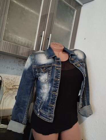 детские джинсы: Джинсовая куртка оригинал новая раз44
700