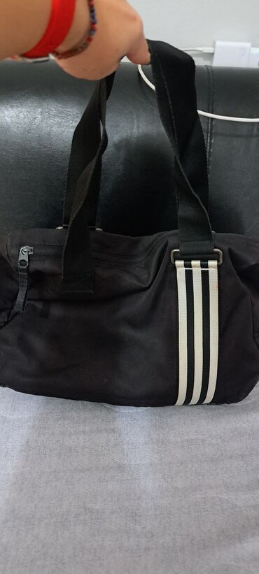 crna bundica imitacija astragan: Adidas torba, original, bez ostecenja