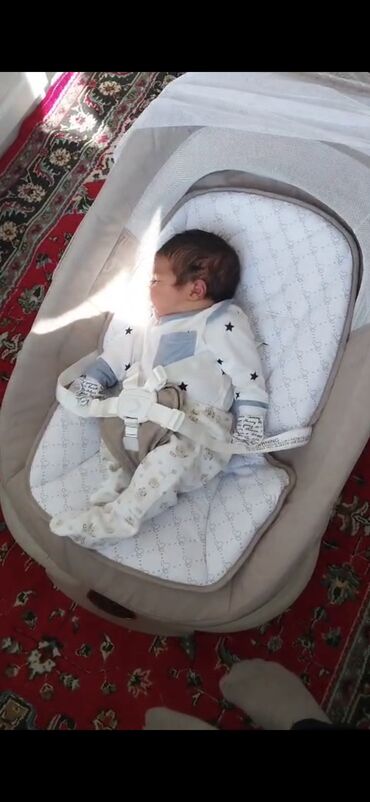 микрозелень баку: Для девочки и мальчика, Б/у, Четырехугольная, Колыбель, Без бортиков, С матрасом, С механизмом качания