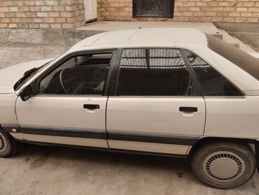 Унаа сатуу: Audi 100: 1989 г., 2 л, Механика, Бензин, Седан