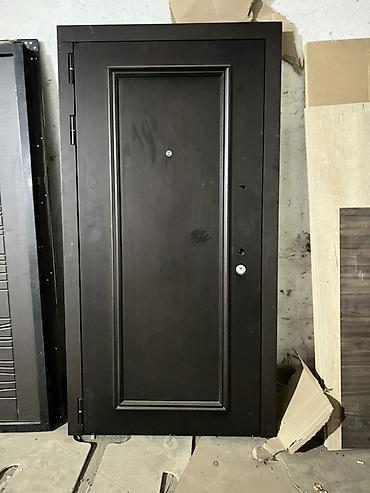 Metal giriş qapısı və mətbəx mebeli dəsti Metal giriş qapısı: - Rəng