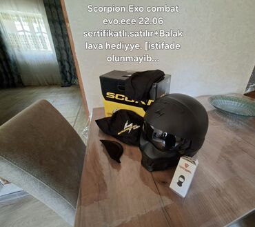 Mopedlər,skuterlər: Scorpion Exo Combat Evo motosiklet dəbilqəsi. Dəbilqə qara rəngdədir